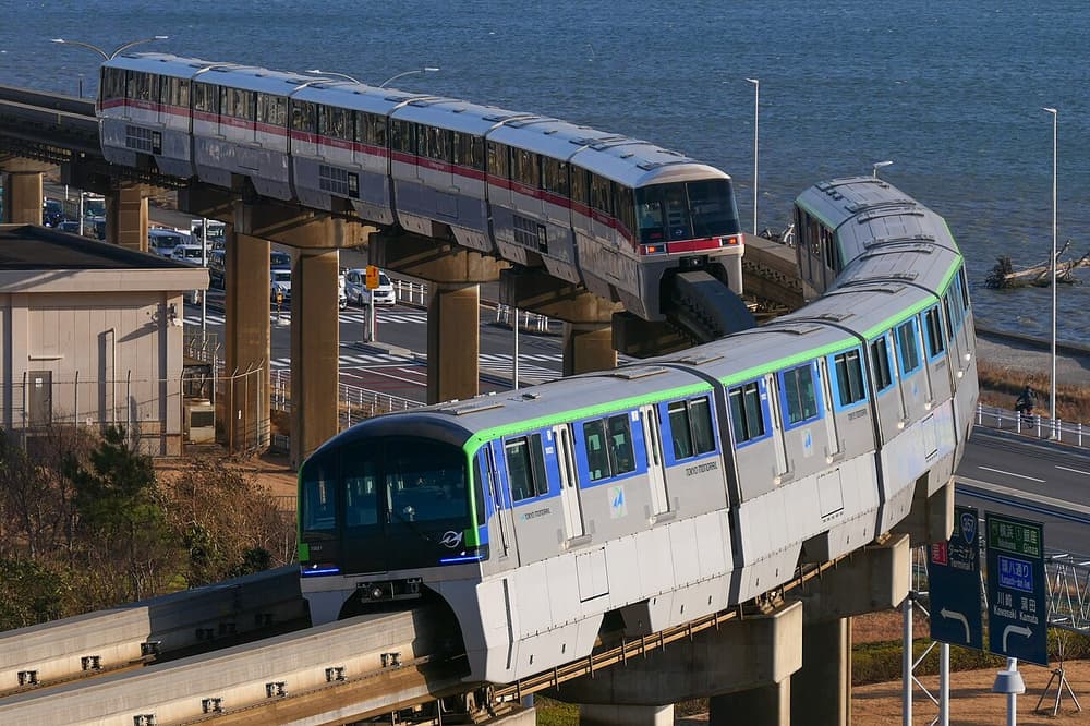 Tokyo-Monorail-10000-1000