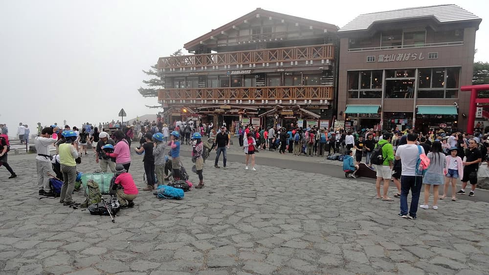 Fuji Subaru Line 5th Station, Mount Fuji (42361741530)
