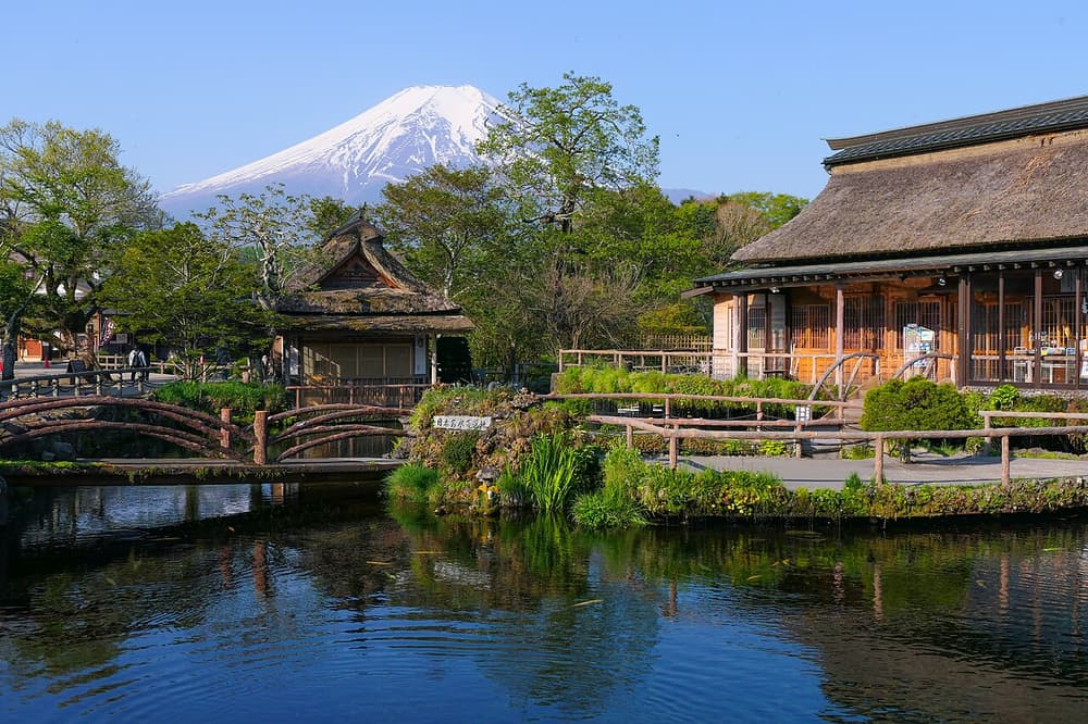 Oshino-Hakkai-Nakaike